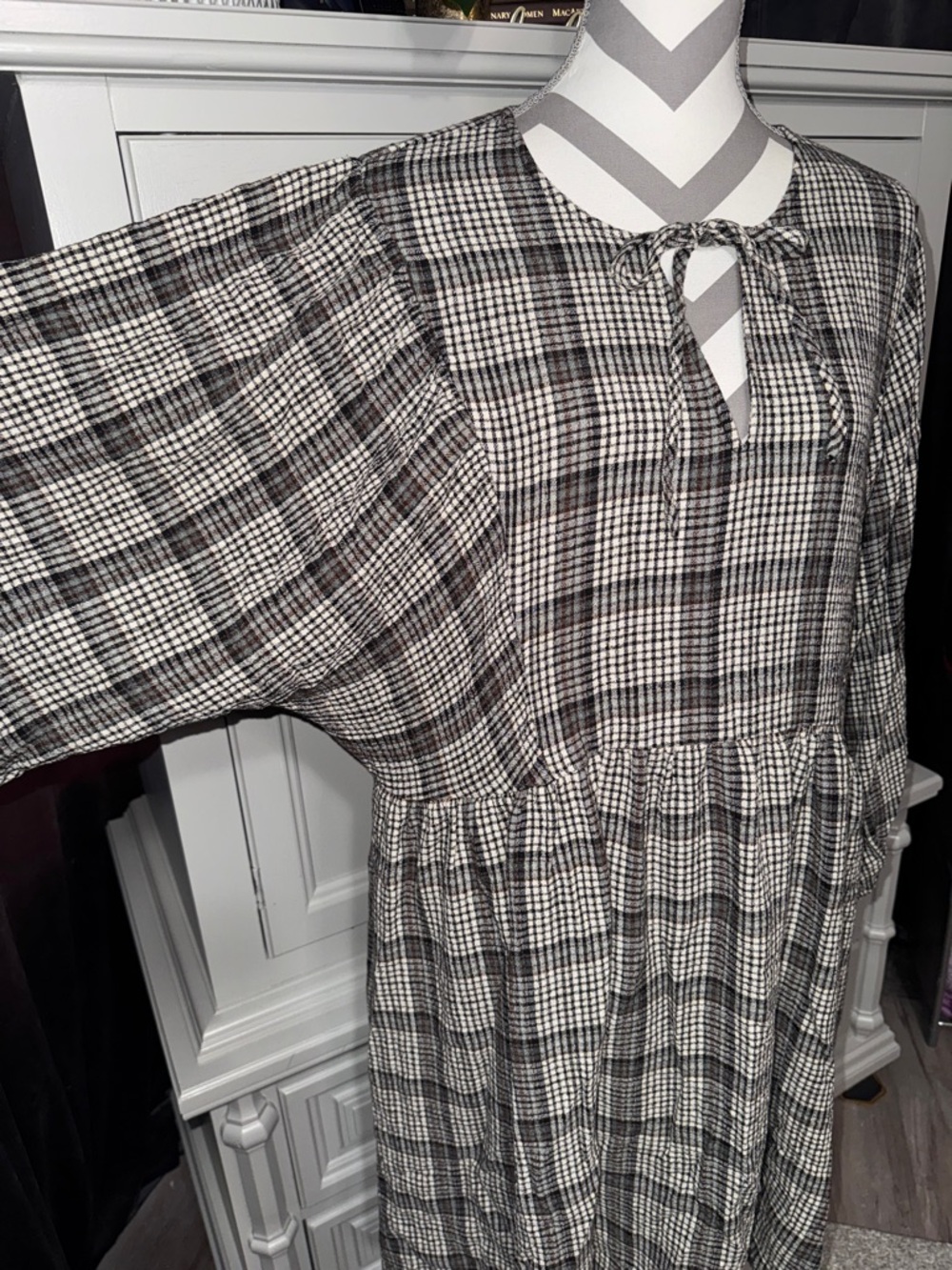 NWOT Cato Black and White Plaid Tie-Neck Women’s Dress With Pockets Size XL - Picture 4 of 14